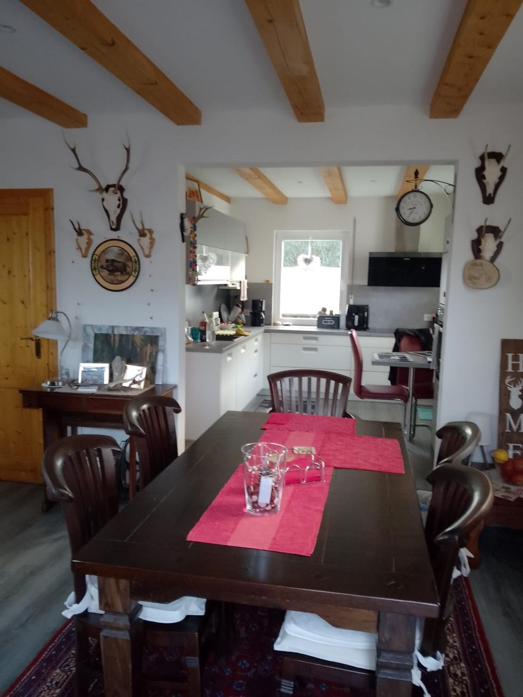 Esszimmer und Küche