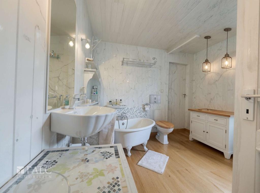 Esszimmer, Badezimmer, Landhaus - (KI generiert)