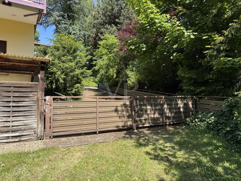 Zufahrt zu hinter dem Haus