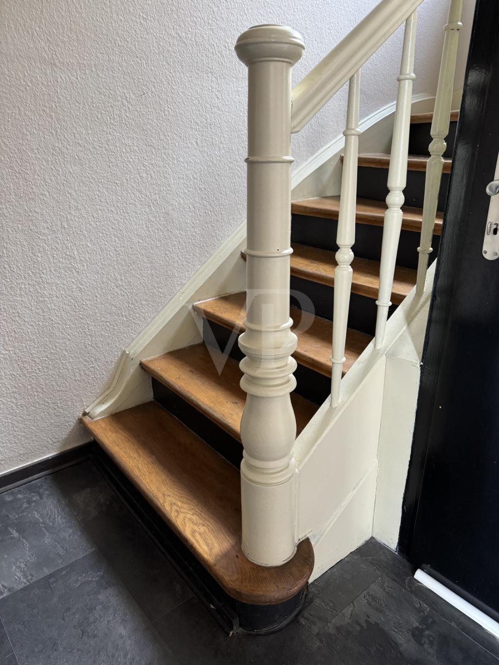 EG - Schöne Holztreppe (1)