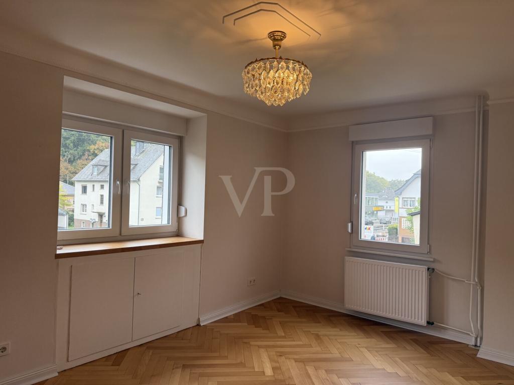 Einzugsbereites Einfamilienhaus zur Miete in Idar-Oberstein!!! - Photo 2