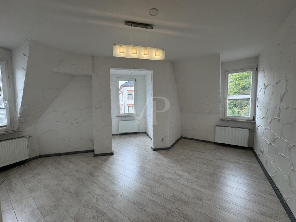 Charmante Altbauwohnung mit EBK, kleiner Terrasse & PKW-Stellplatz mitten in Idar!!! - Photo 2