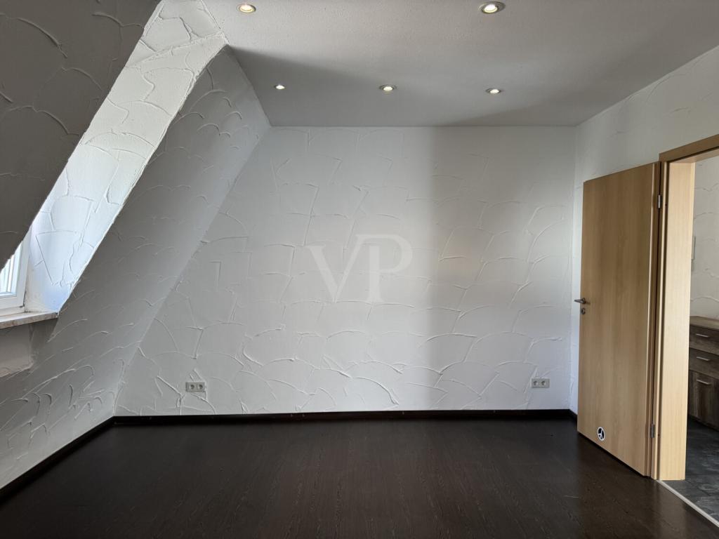Charmante Altbauwohnung mit EBK, kleiner Terrasse & PKW-Stellplatz mitten in Idar!!! - Photo 1