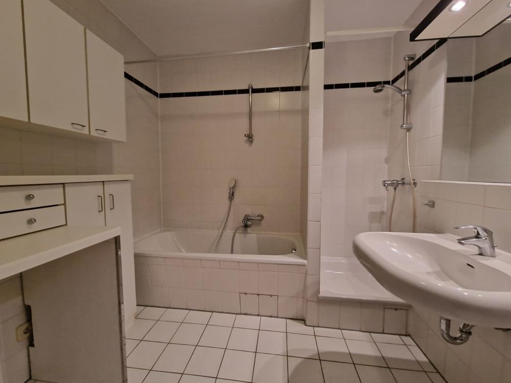 Bad mit DuBa und Badewanne II