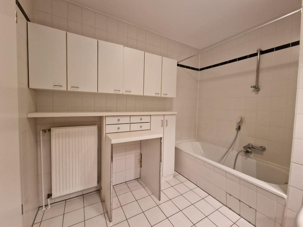Bad mit DuBa und Badewanne III und WaMa Anschluss