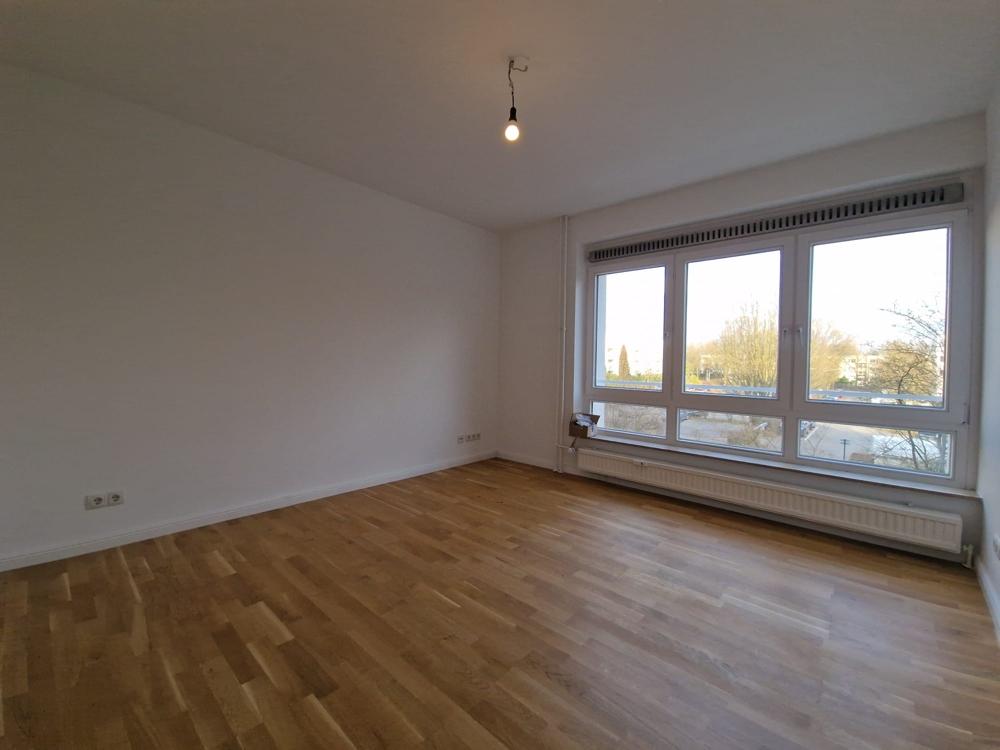 *Topmodernisiert, sonniger Balkon & Blick ins Grüne * zentrales Hummelsbüttel* - Foto 4