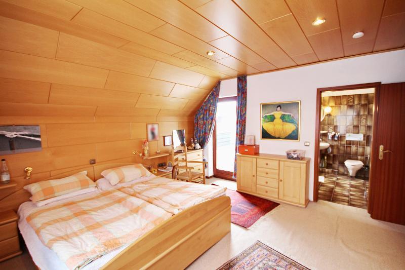 Schlafzimmer mit Bad en Suite