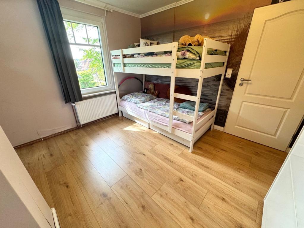 Kinder- oder Ankleidezimmer im Obergeschoss