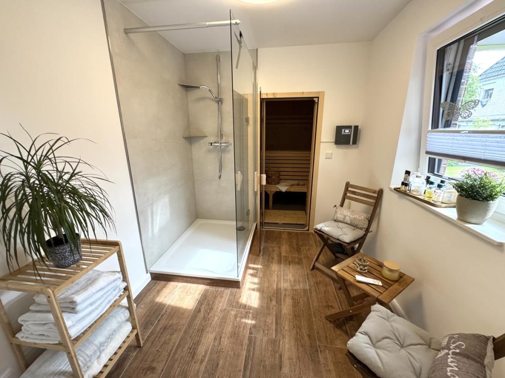 Privater Wellnessbereich mit Sauna und Komfortdusche – Entspannung auf höchstem Niveau