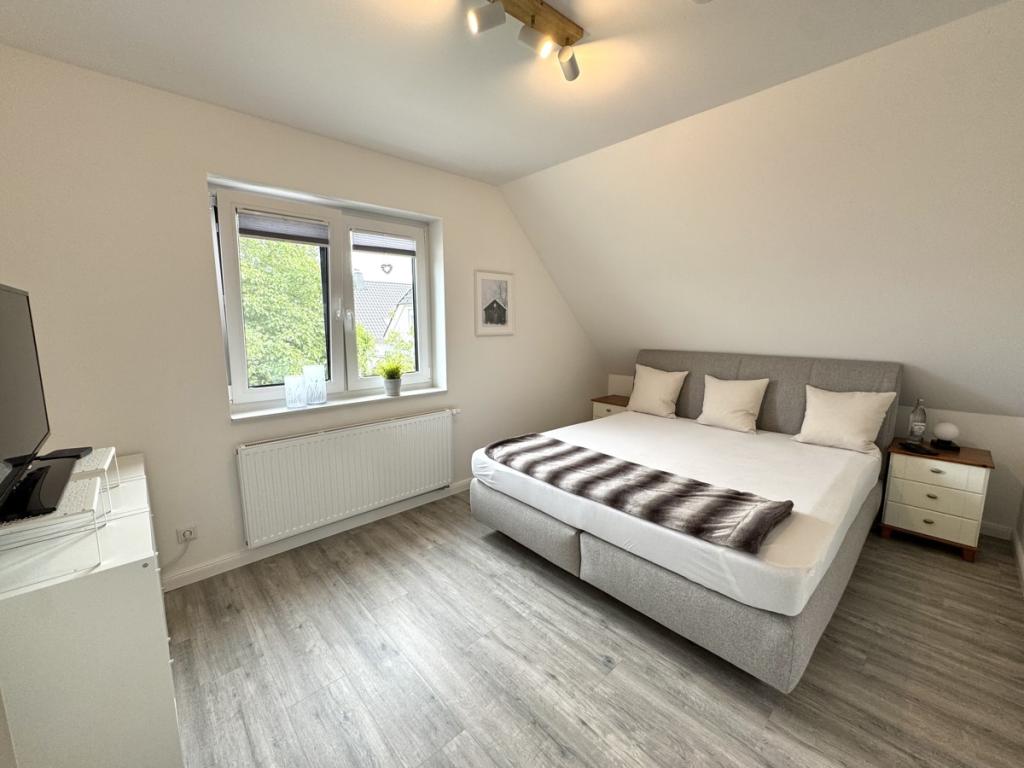Gemütliches Schlafzimmer im Obergeschoss – Ruhe und Komfort garantiert