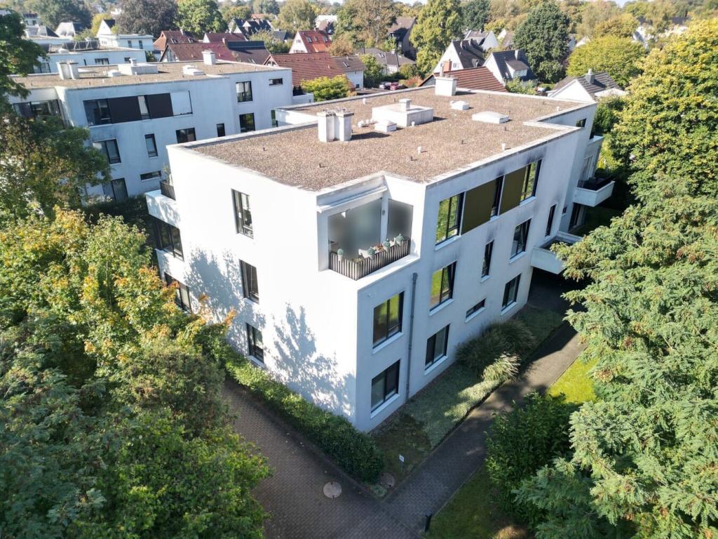 Blick von oben auf das Mehrparteienhaus