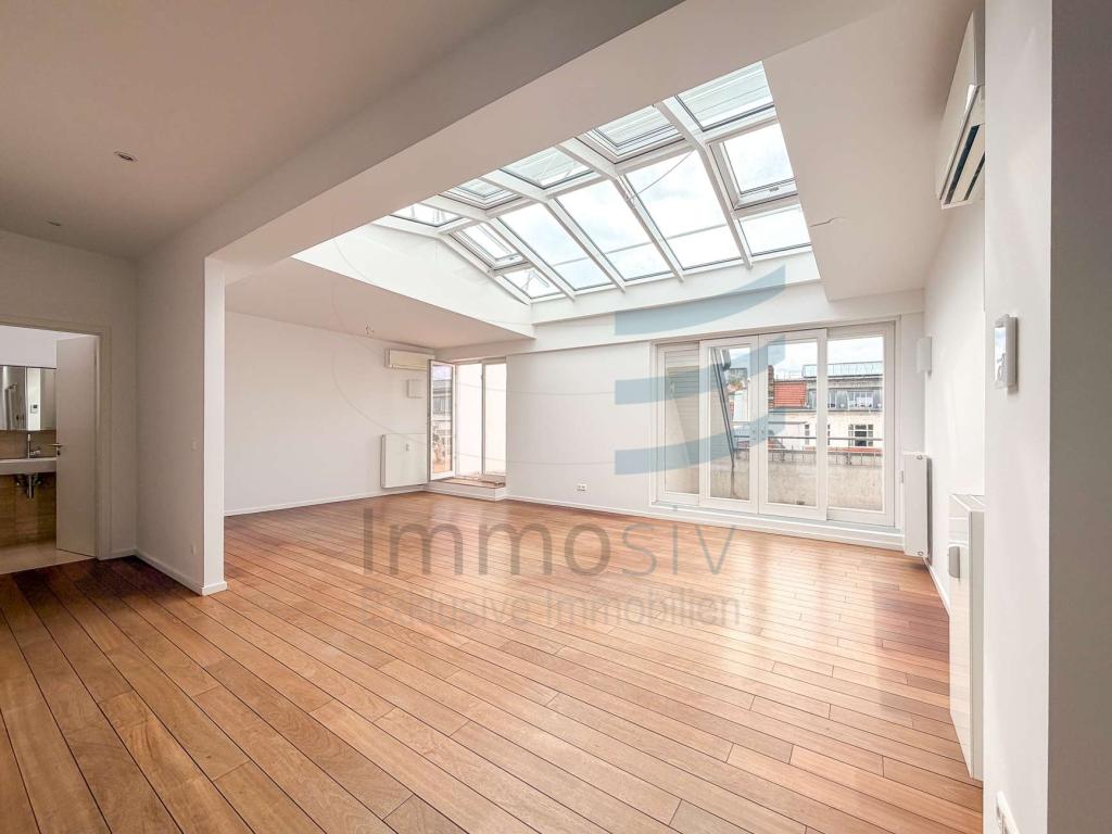 Dachgeschoss-Loft mit Panoramaglasdach in der Zillestraße - Photo 2