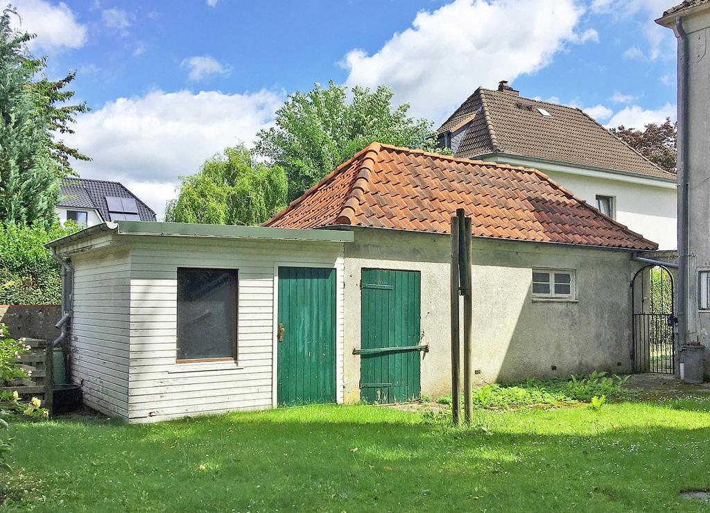 Garage mit Fahrrad- und Geräteschuppen