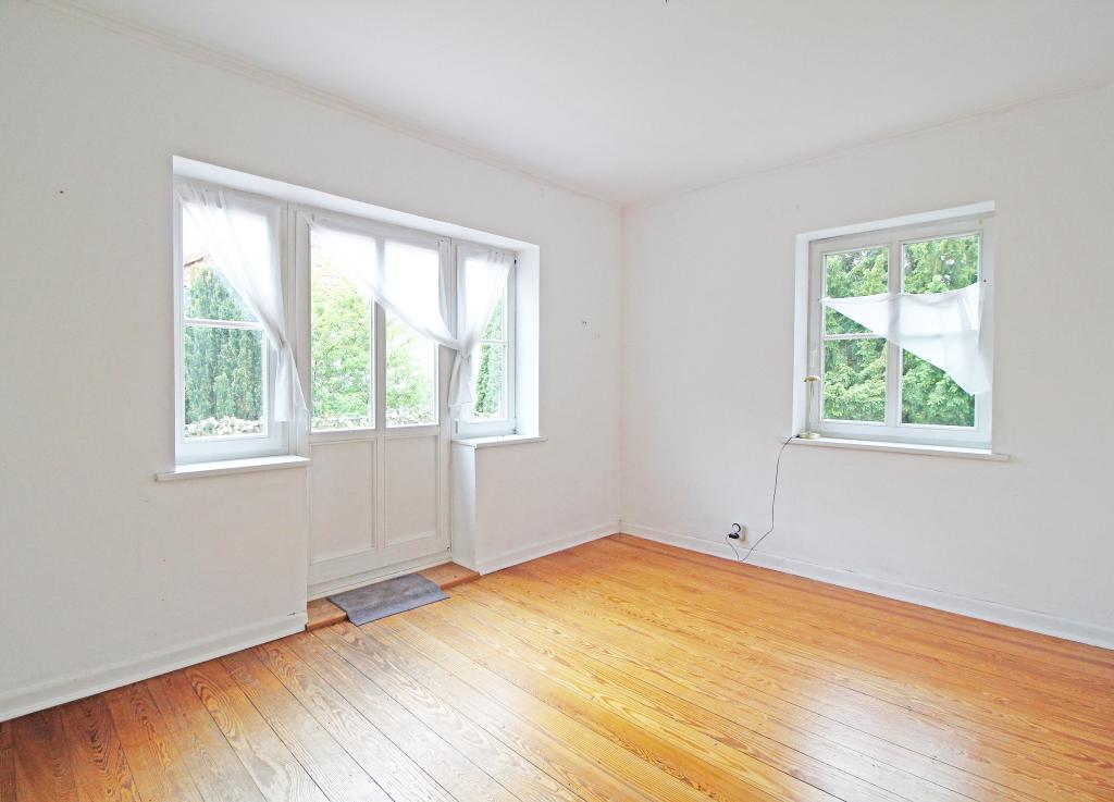 Zimmer 2 mit Zugang zur Dachterrasse im Obergeschoss