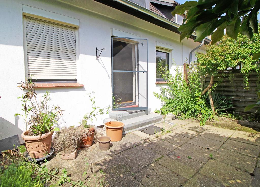 Terrasse mit Zugang in den Wohnbereich