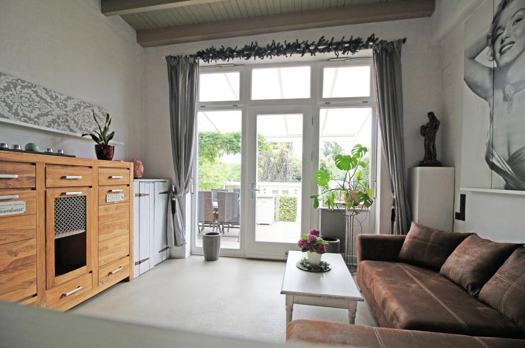zweiter Wohnbereich mit Zugang zur Terrasse