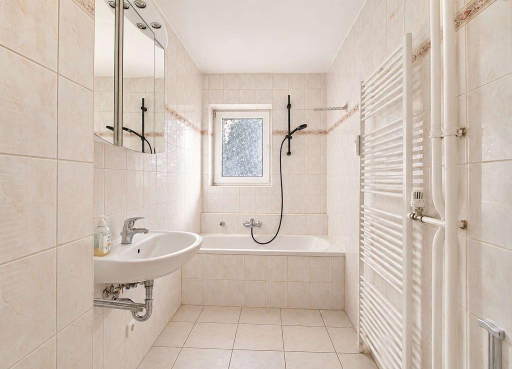 Renovierte 2,5-Zimmer-Wohnung mit Balkon in Bad Segeberg - Foto 2