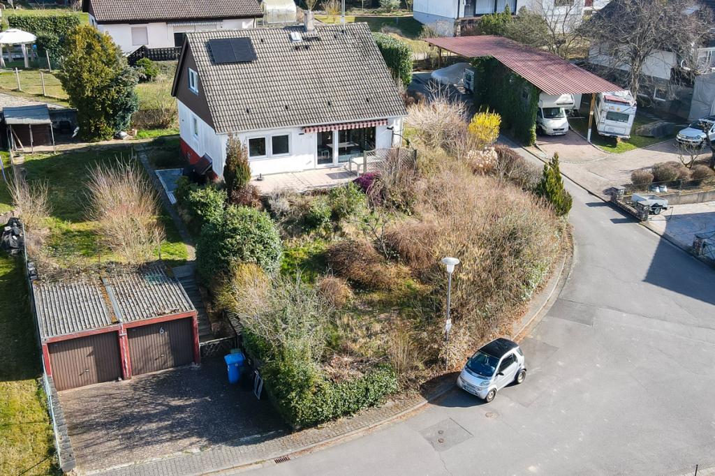 Einfamilienhaus mit Grundstück