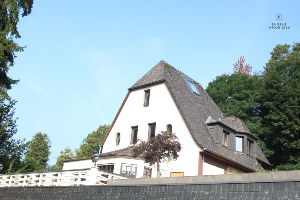 Seltene Gelegenheit - Villa mit Geschichte, Modernisiert, in der Natur aber stadtnah.