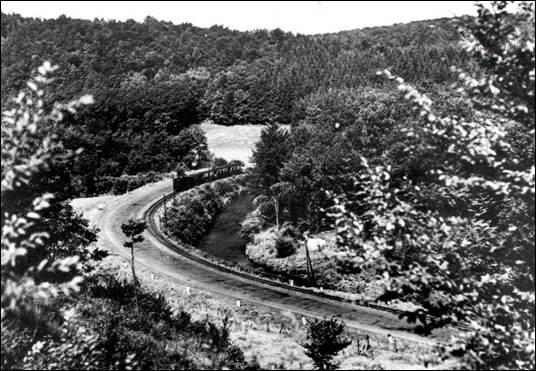 Bröltalbahn vor der Einfahrt Bröl (Eckes Granini)