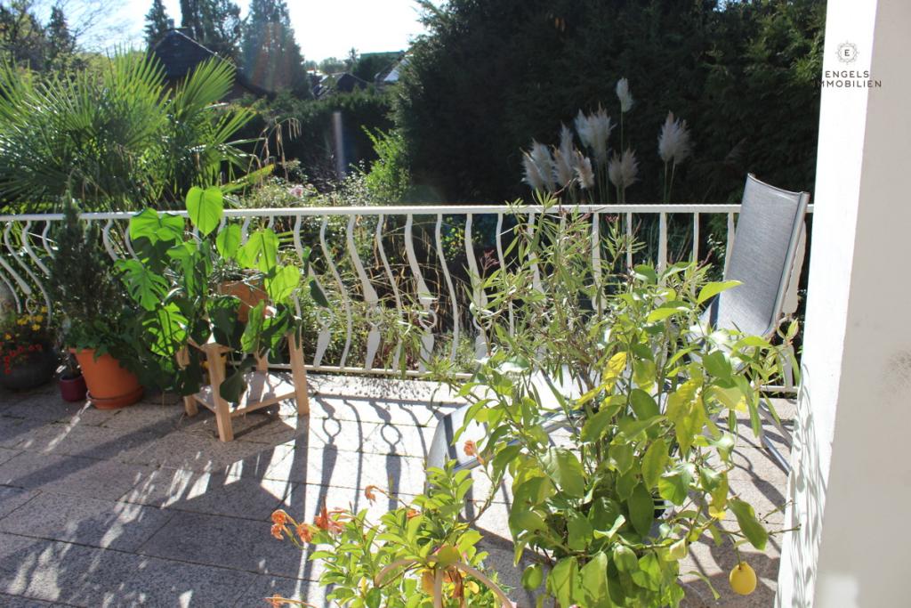 Ausgang vom Wohn- und Esszimmer auf die große Terrasse