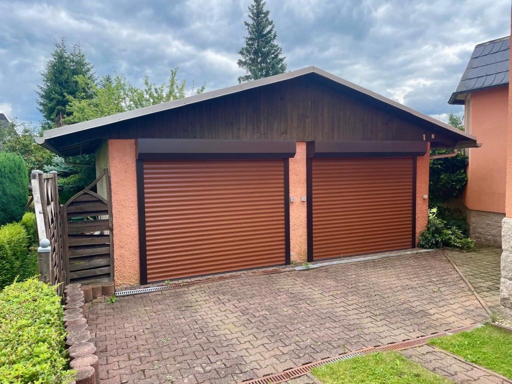 Außen Doppelgarage