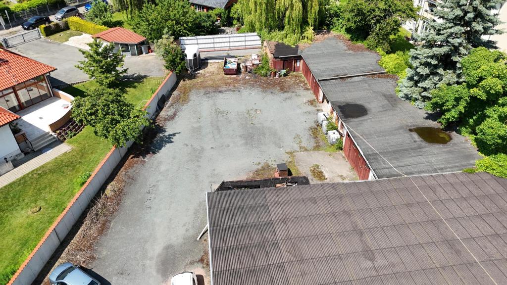 gesamtes Grundstück