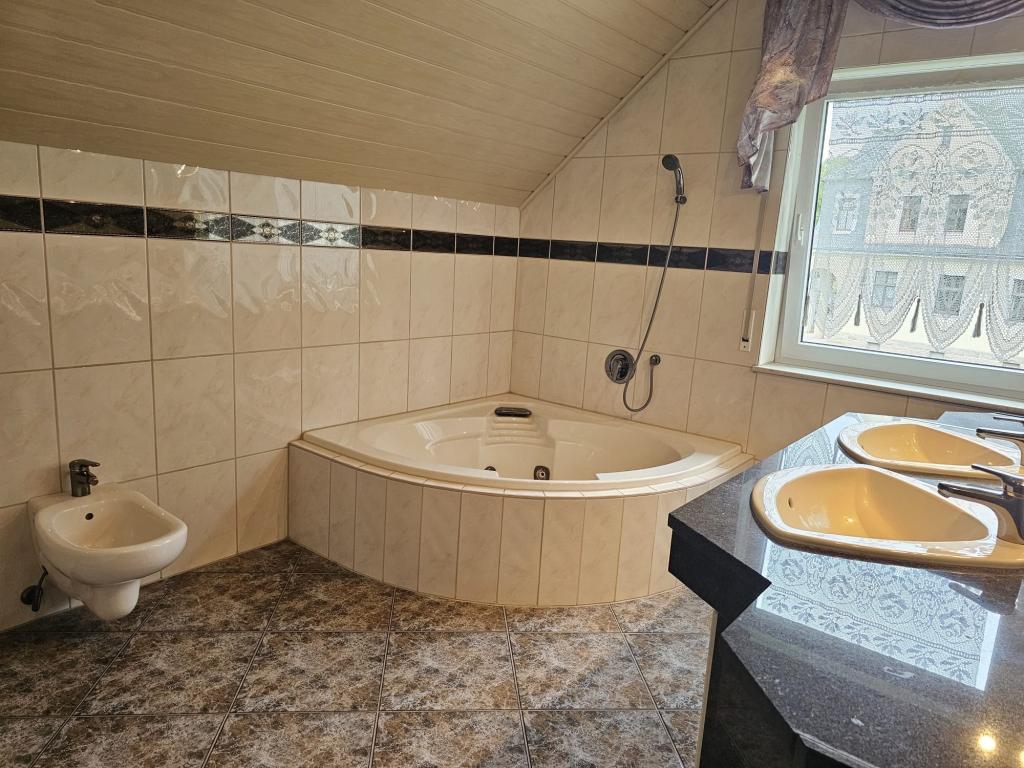 Eckbadewanne und Pidet