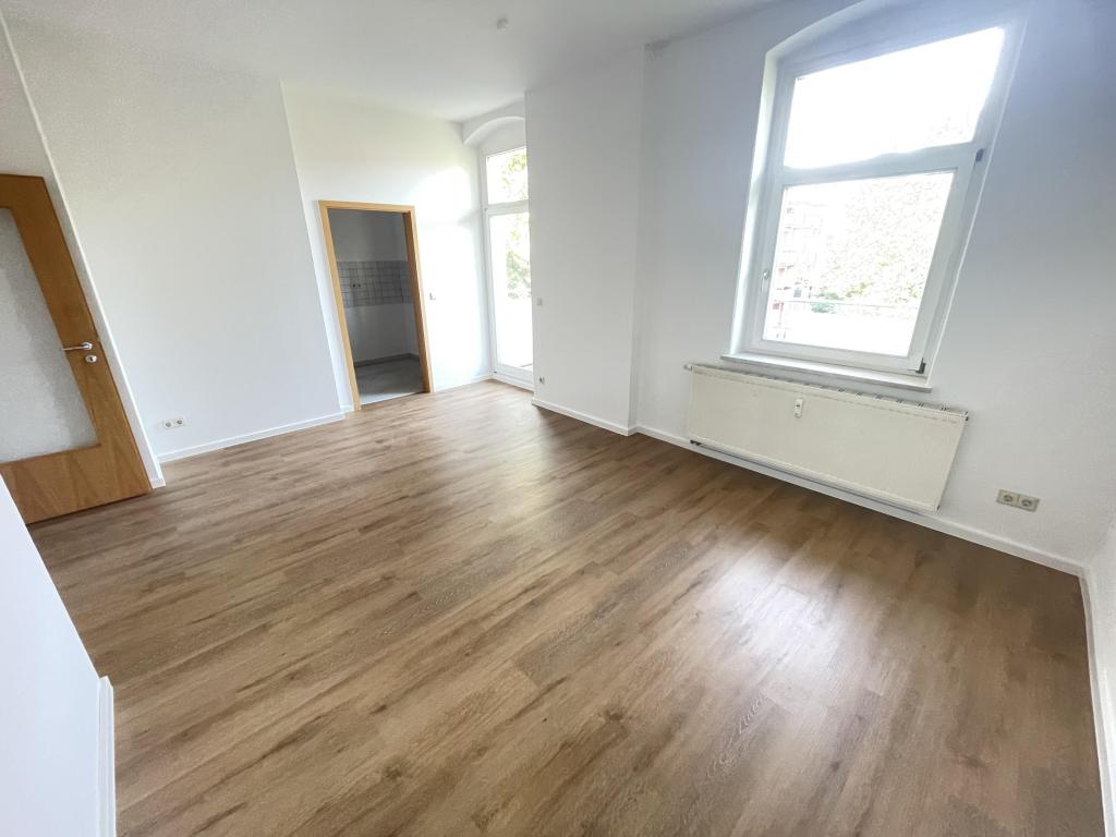 großes, helles Wohnzimmer