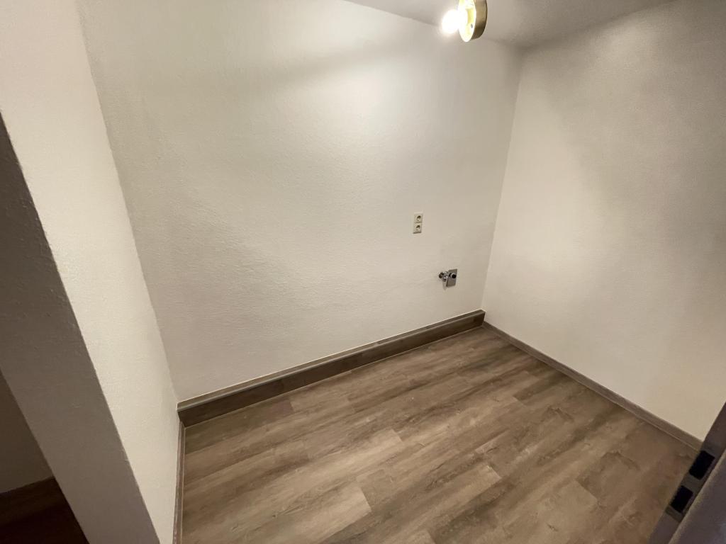 großzügiger Abstellraum mit WM- Anschluß