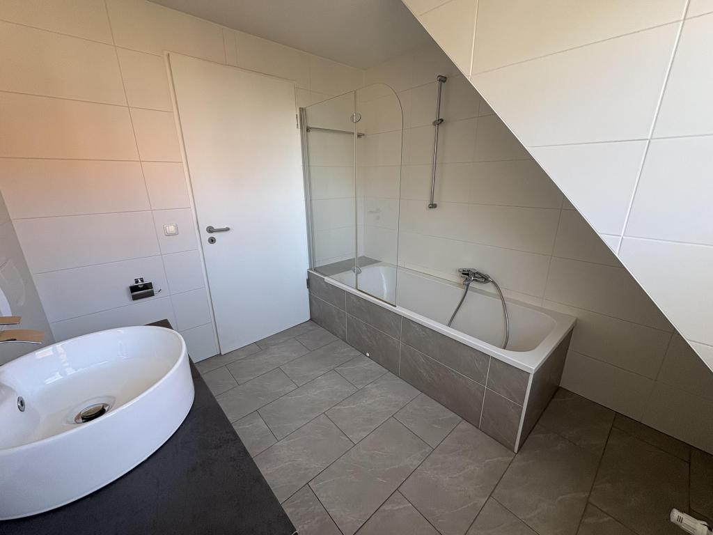 Zentral gelegene Zwei-Raum-Wohnung mit modernem Bad - Zwickau - Photo 2