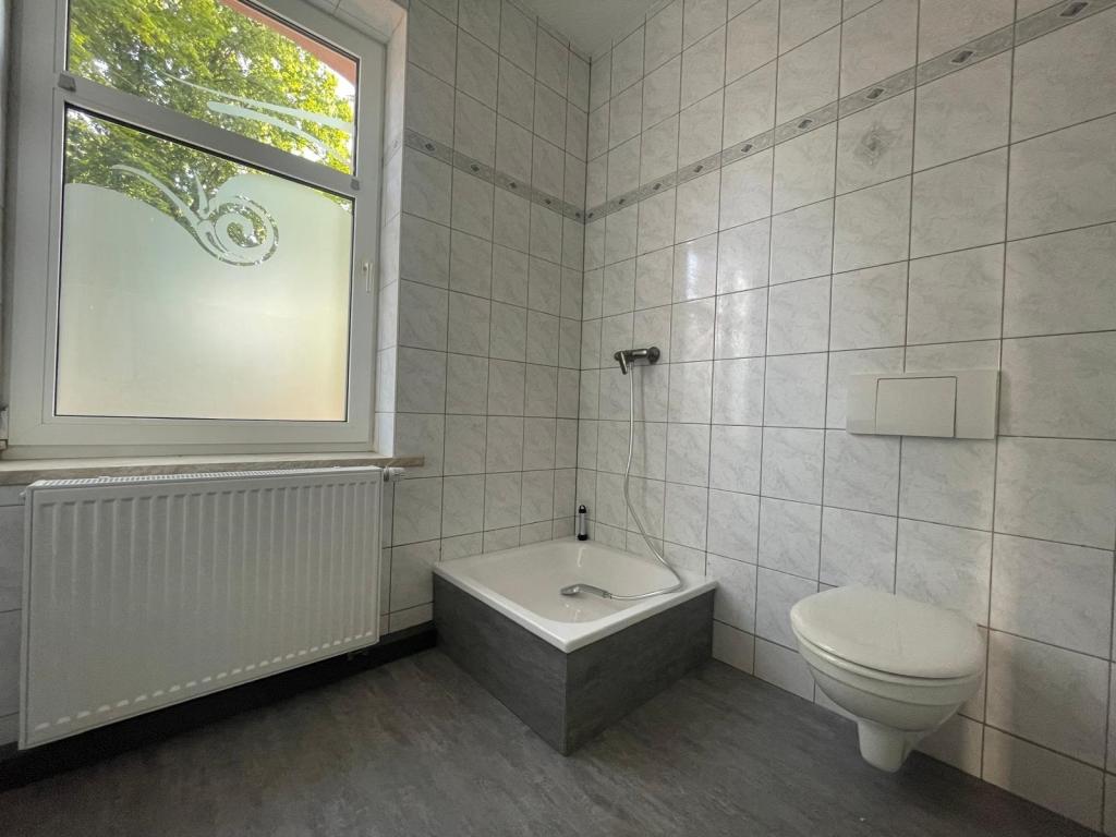 Sanierte Zweiraumwohnung mit KfZ-Stellplatz ab sofort zu vermieten - Photo 4