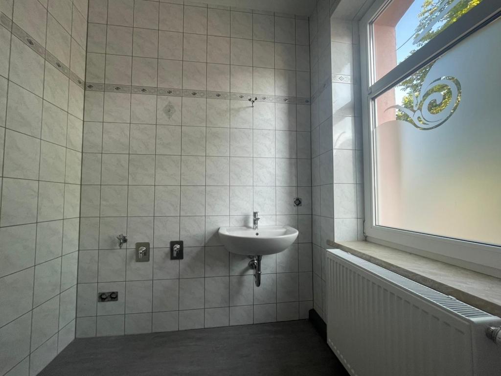 Sanierte Zweiraumwohnung mit KfZ-Stellplatz ab sofort zu vermieten - Photo 5