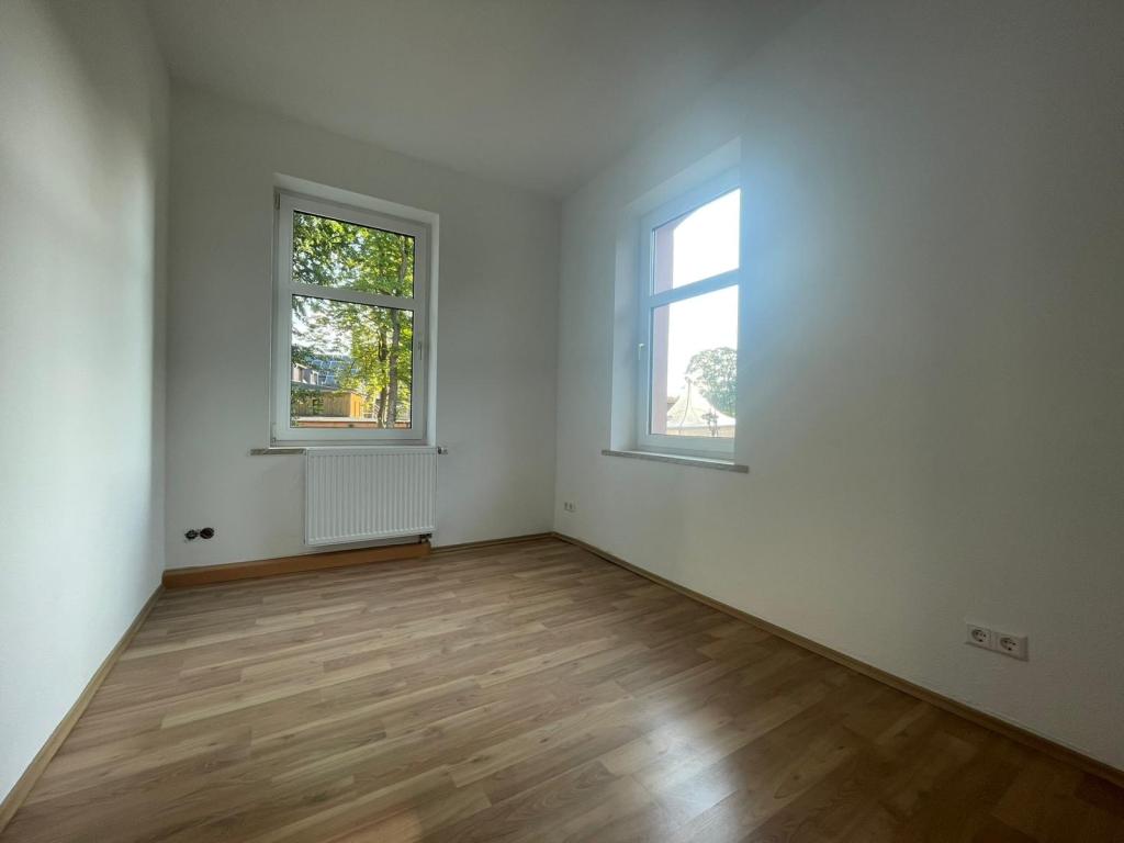 Sanierte Zweiraumwohnung mit KfZ-Stellplatz ab sofort zu vermieten - Photo 2