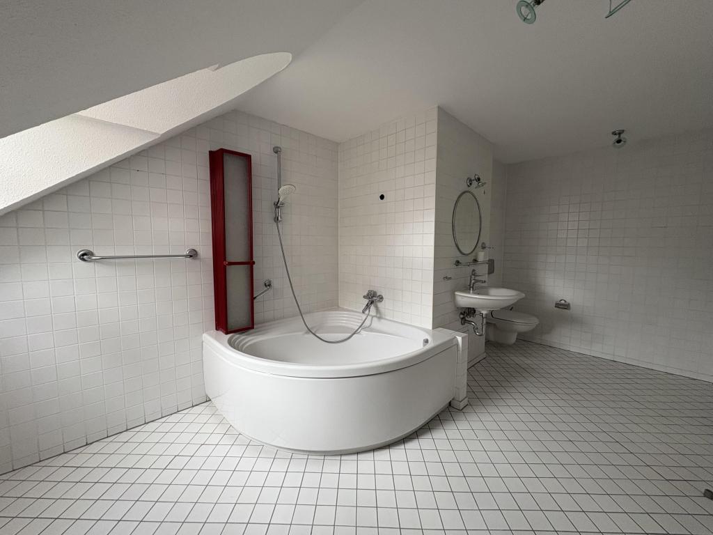 Charmante Dachgeschosswohnung mit Einbauküche in Meerane - Photo 5