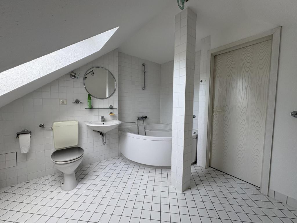 Möblierte Einraumwohnung in einer schönen Altbauvilla in Meerane - Photo 3