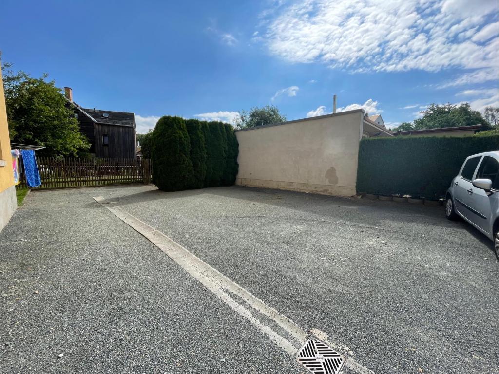 Dachgeschosswohnung in Fraureuth mit Einbauküche - Photo 5