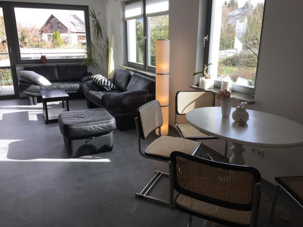 Helle und möblierte Single-Wohnung mit Terrasse in Chemnitz-Adelsberg - Foto 4