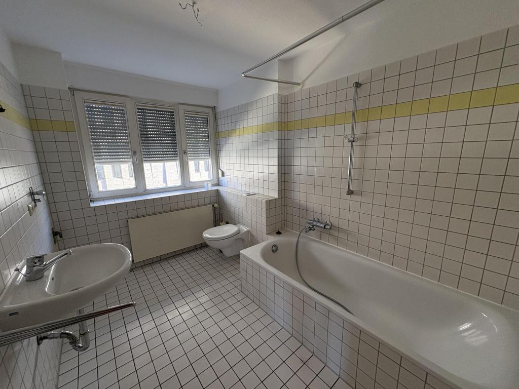 Großzügige Vier-Raum-Wohnung mit Terrasse - Photo 4