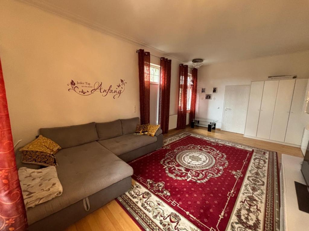 Idyllische Drei-Raum-Wohnung im Grünen - Foto 1