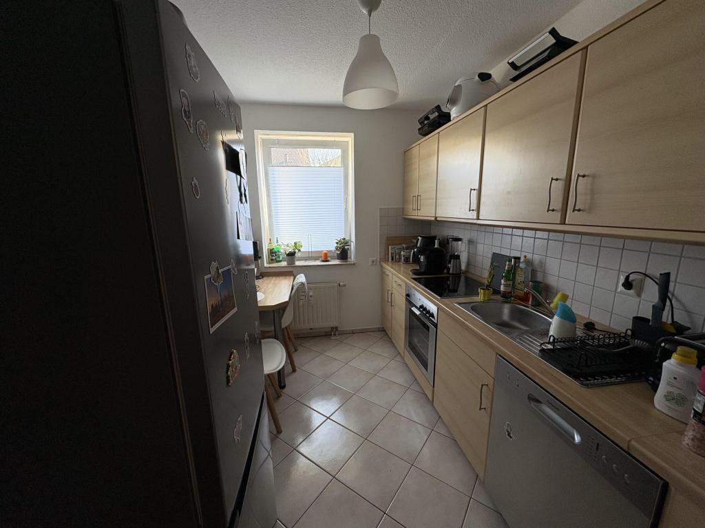 Sonnige Zwei-Raum-Wohnung mit Einbauküche in ruhiger Siedlungslage - Foto 4
