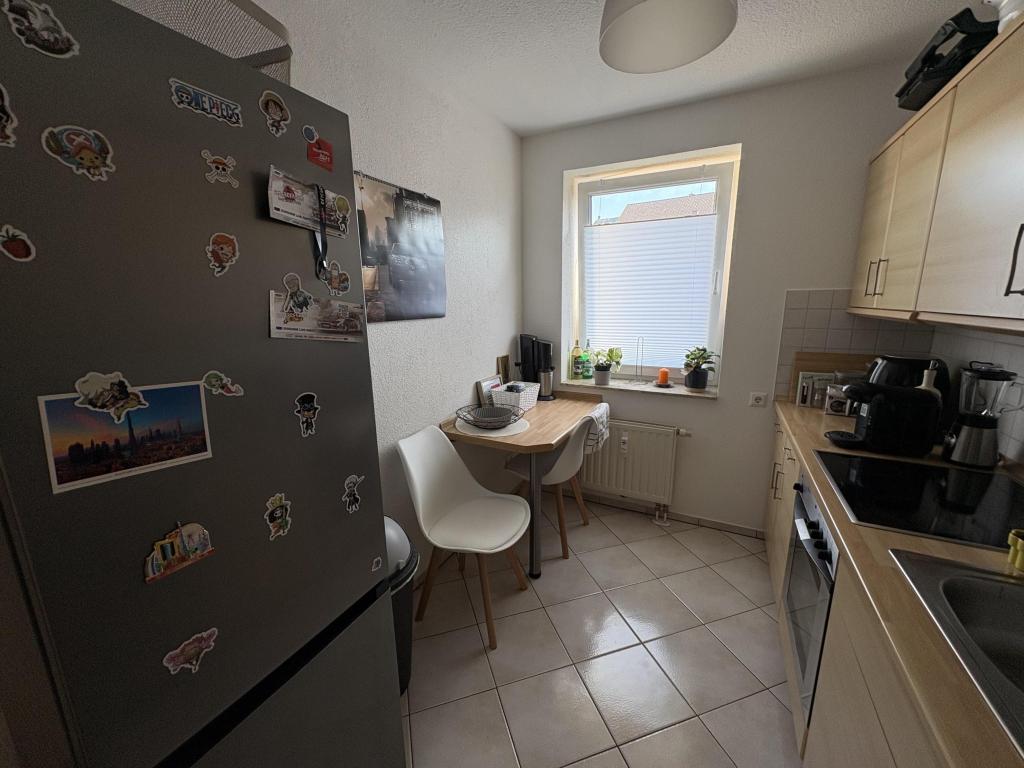 Sonnige Zwei-Raum-Wohnung mit Einbauküche in ruhiger Siedlungslage - Foto 3