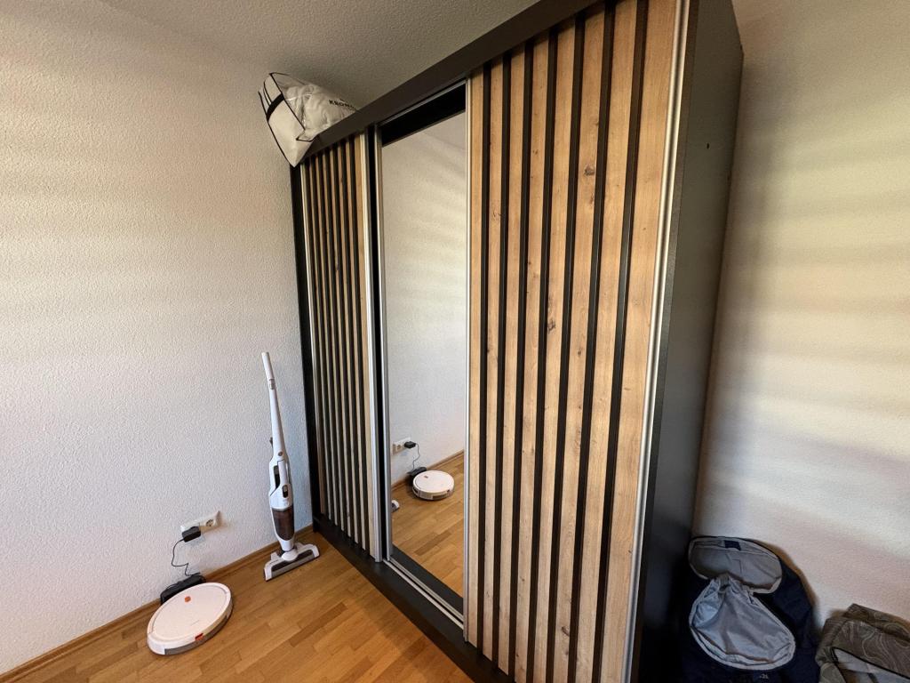 Sonnige Zwei-Raum-Wohnung mit Einbauküche in ruhiger Siedlungslage - Foto 2
