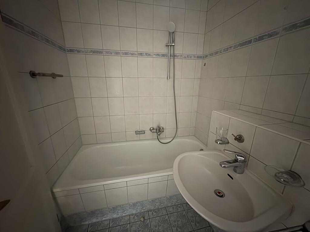 Große Drei-Raum-Wohnung mit Balkon in zentraler Lage - Zwickau - Photo 2