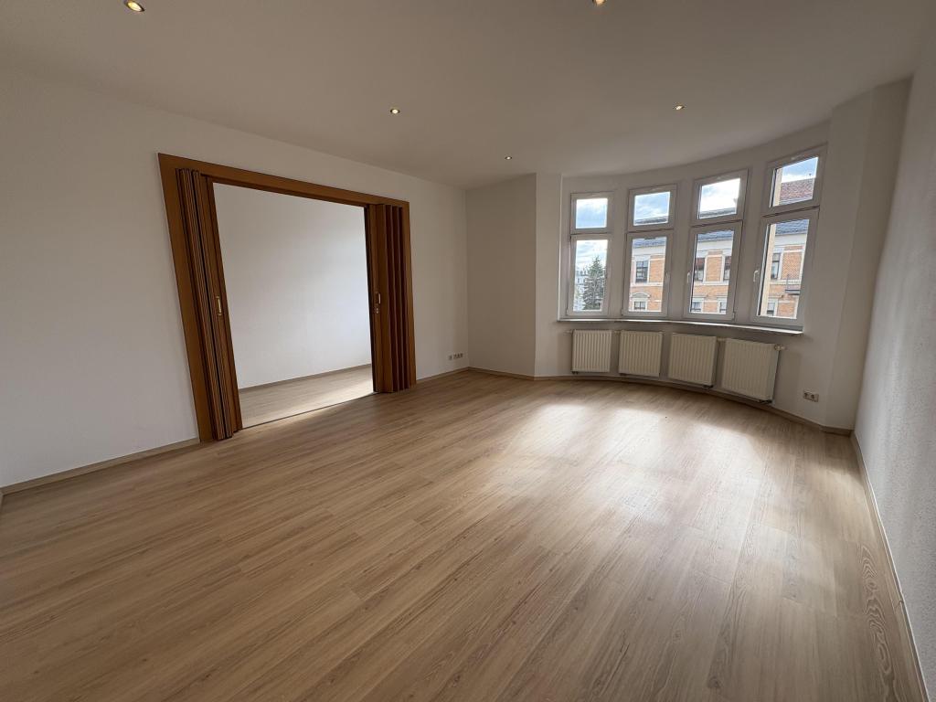 Einzigartige 8-Raum-Wohnung mit Einbauküche und Liftzugang - Großzügiges Wohnkonzept in Zwickau - Photo 4