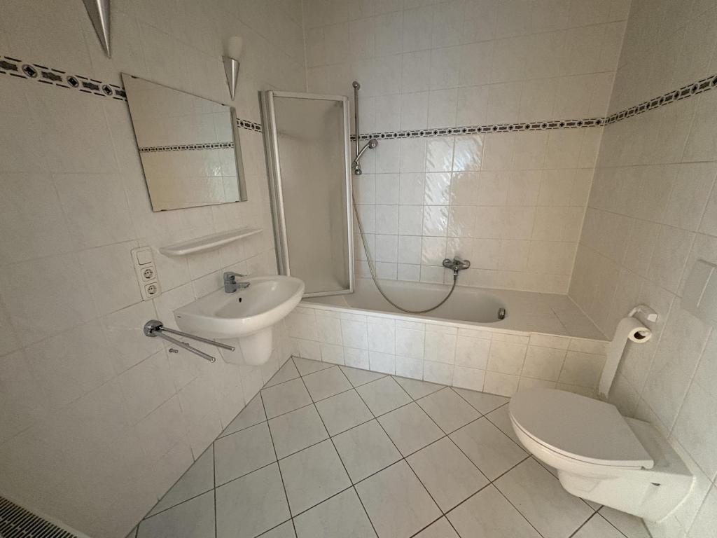 Helle Zwei-Raum-Wohnung mit Balkon in Zwickau - Foto 3