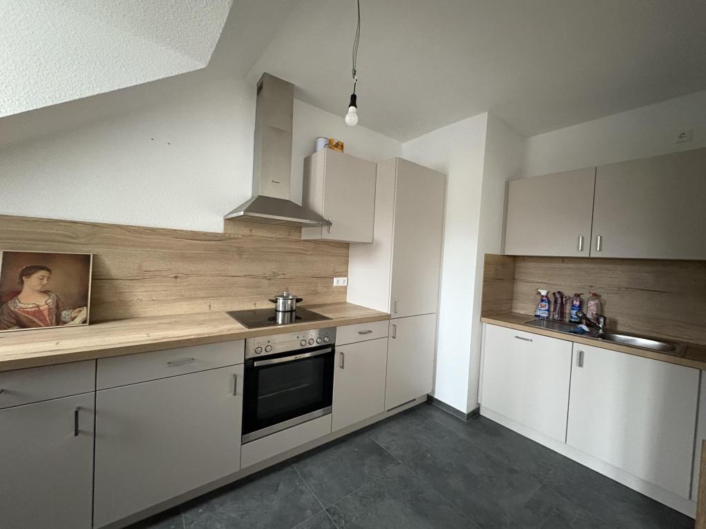 Zentral gelegene Dachgeschosswohnung mit Einbauküche in Zwickau - Foto 2