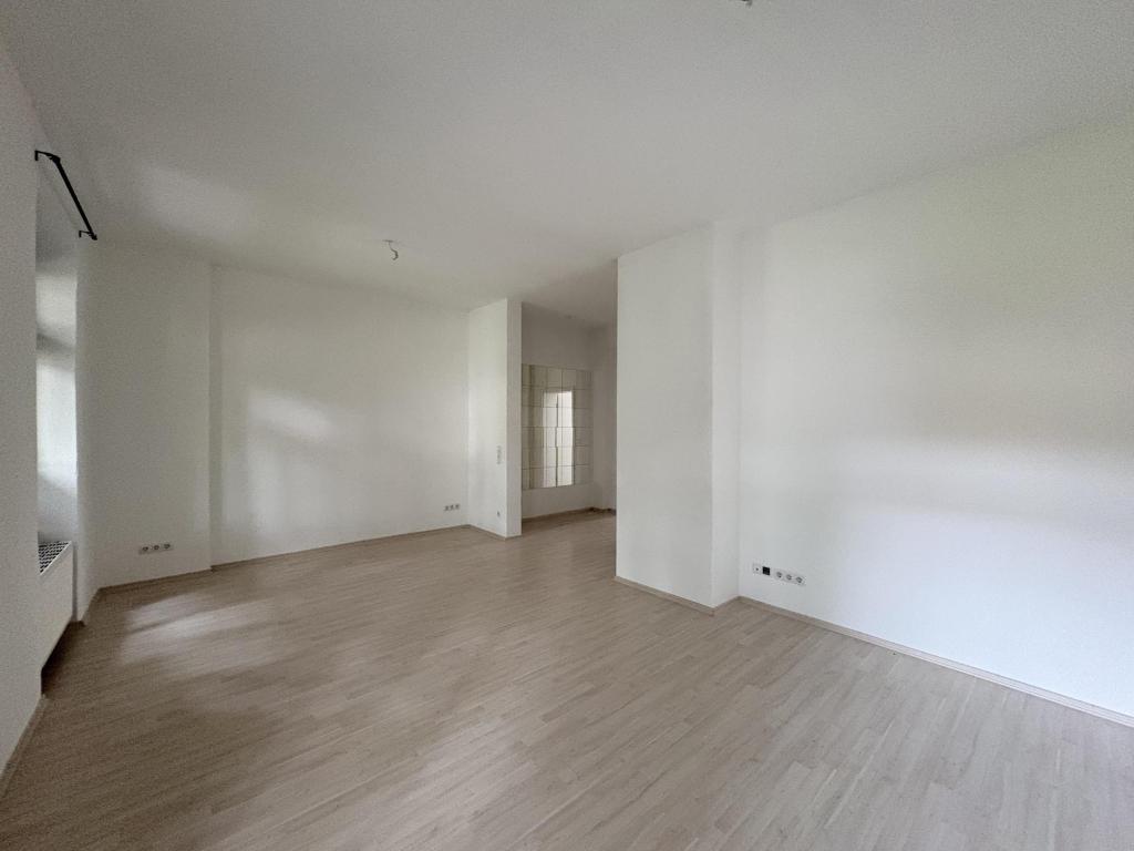 Helle Drei-Raum-Wohnung mit modernem Badezimmer - Foto 1
