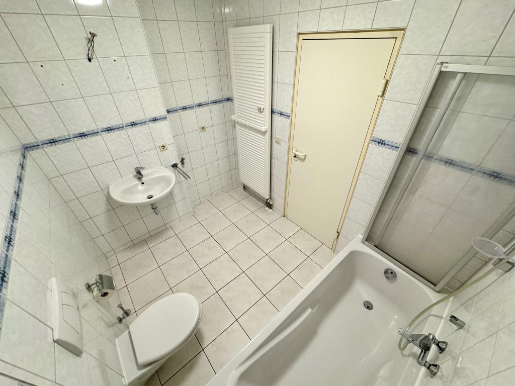 Helle 2-Raum-Wohnung in zentraler Innenstadtlage mit Balkon und Tiefgaragenstellplatz - Photo 3