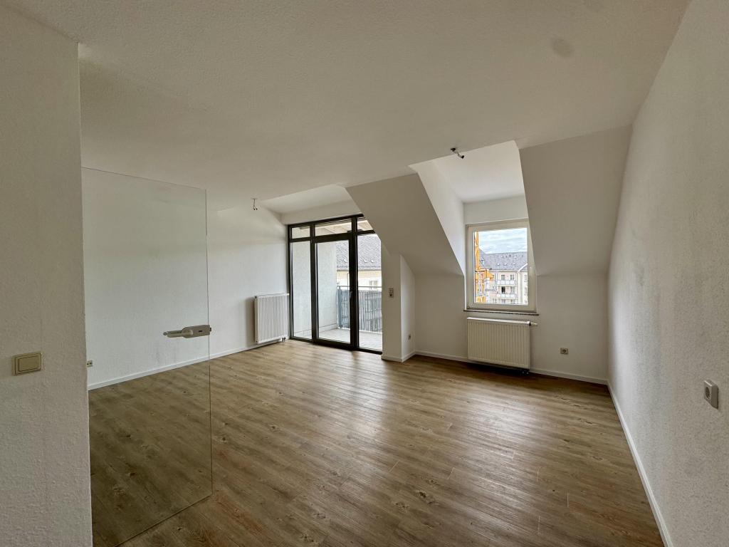 Helle 2-Raum-Wohnung in zentraler Innenstadtlage mit Balkon und Tiefgaragenstellplatz - Photo 2